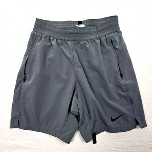Nike Dri-FIT Women XS Gray Athletic Shorts Zip